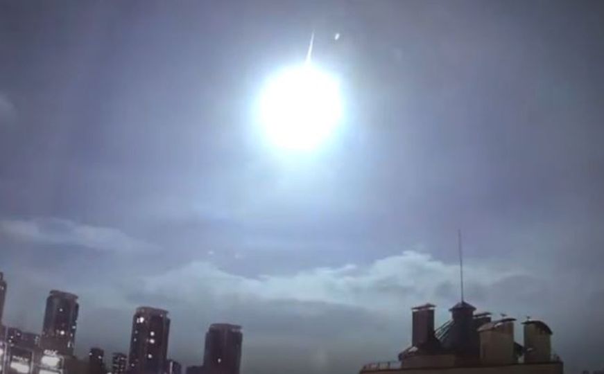 Čudna svjetlost preplašila građane: Pogledajte šta se desilo na nebu iznad Kijeva