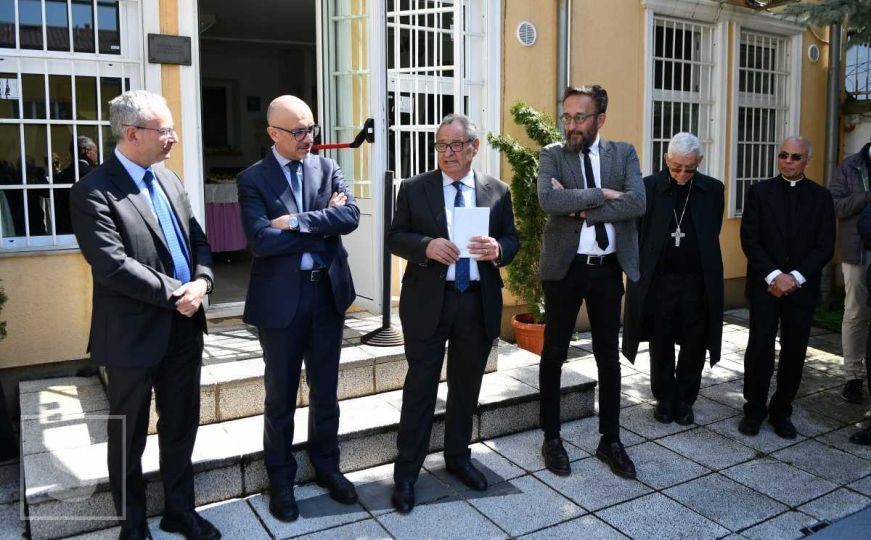 U Ambasadi Italije sadnjom masline i lovora obilježano 30 godina Udruženja 'Luciano Lama'
