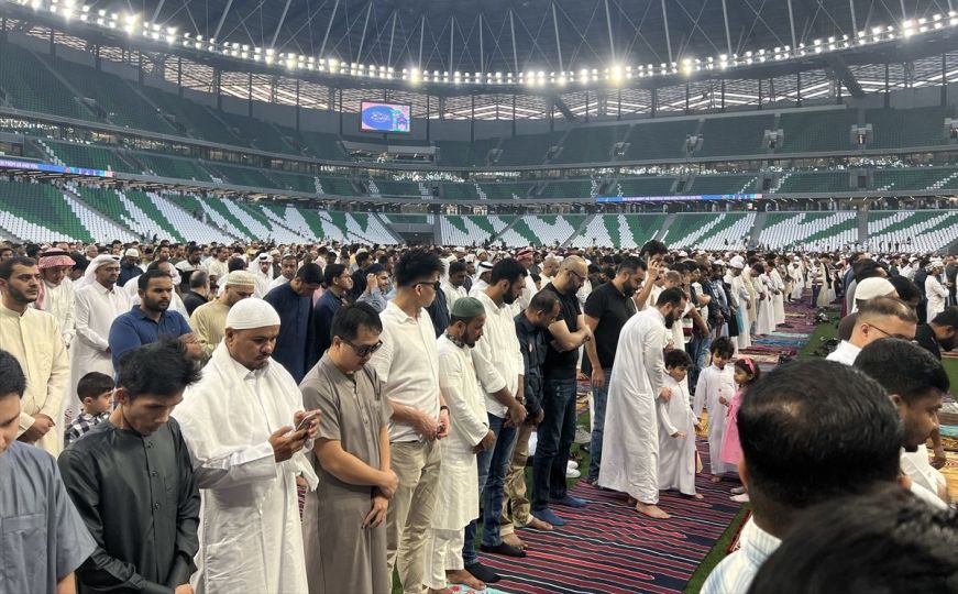 Hiljade vjernika klanjalo bajram-namaz na stadionu izgrađenom za Svjetsko prvenstvo u Kataru