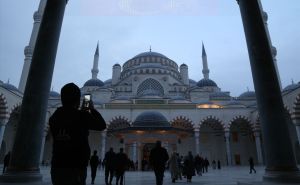 Vjernici  ispunili džamije širom Turske: Erdogan klanjao bajram-namaz u istanbulskoj ljepotici