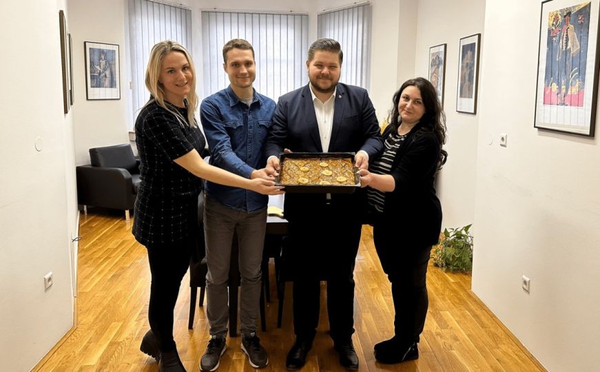 Baklava diplomacija: Ambasada Slovačke u BiH čestitala Bajram na malo drugačiji način