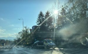 Saobraćajna nesreća u Sarajevu: Tri osobe povrijeđene, policija na terenu