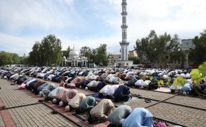 Muslimani u Pakistanu proslavljaju prvi dan Ramazanskog bajrama
