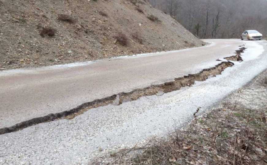 Vozači oprez: Na pojedinim putevima u BiH velika klizišta i odroni, provjerite gdje