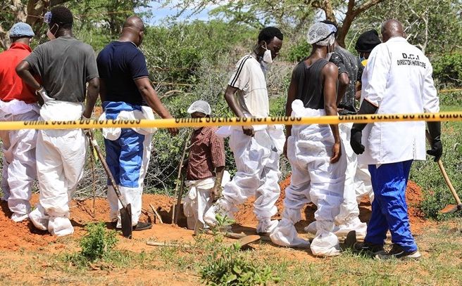 Broj ekshumiranih tijela pripadnika kenijske sekte se popeo na 47: Gladovali da sretnu Isusa
