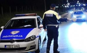 Hapšenje u Bijeljini: Muškarac policajcu pregazio nogu