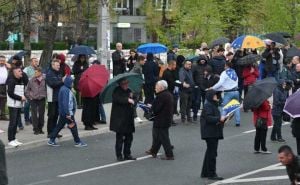 Sjednica PIC-a još traje, protesti okončani, građane rastjerala kiša