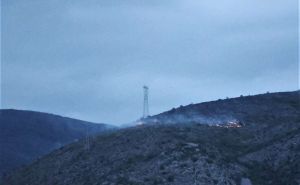 Drama u Mostaru: Požar na brdu Planinica, kiša pomaže u gašenju