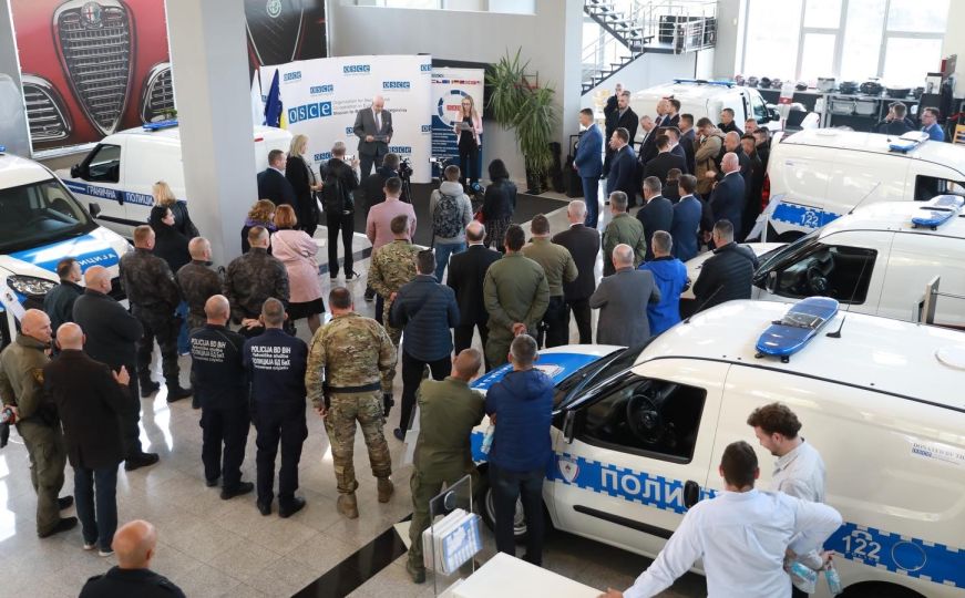 Misija OSCE-a u BiH obezbjedila vozila za transport policijskih pasa: Iznos donacije 686.000 KM