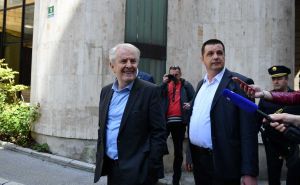 Lendo se obratio građanima ispred Parlamenta FBiH, oni uzvikuju: "Pobićemo ih golim rukama"