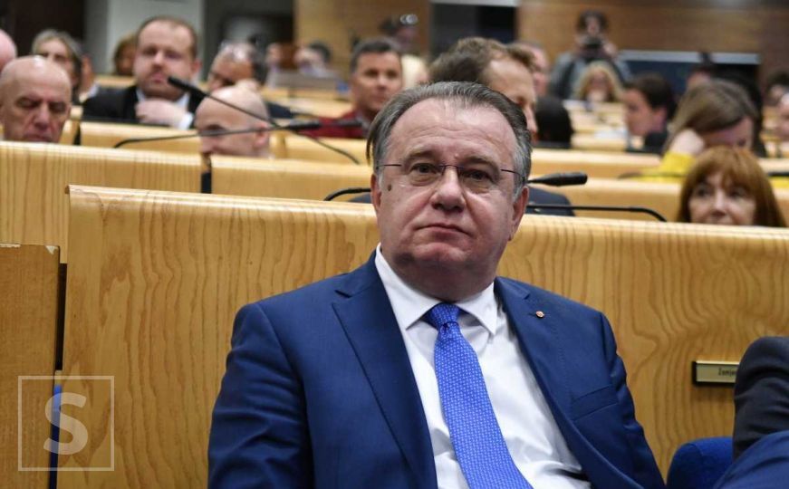 Imenovana Vlada FBiH: Ovo su novi ministri na čelu s premijerom Nerminom Nikišićem