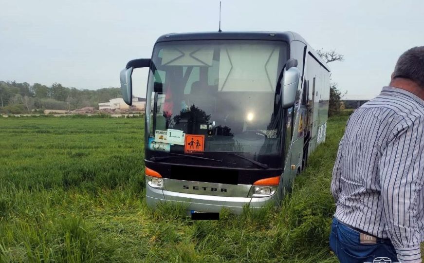 Nesreća u BiH: Autobus s djecom sletio sa ceste