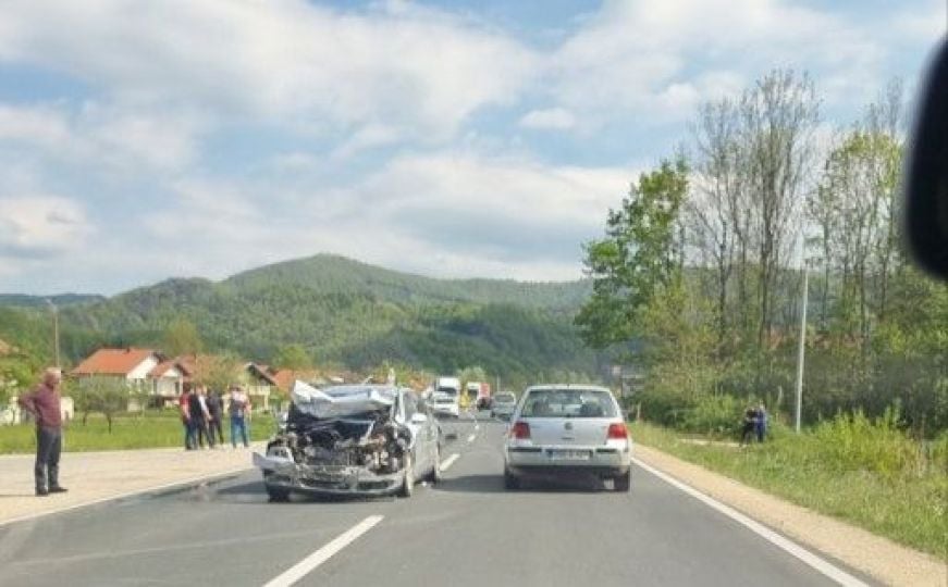 Vozači, oprez: Saobraćajna nesreća na putu M17, povrijeđene tri osobe