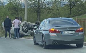 Još jedna nesreća na bh. cestama: Automobil se prevrnuo na krov