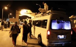 Prvi američki evakuacijski konvoj iz glavnog grada Sudana stigao u luku