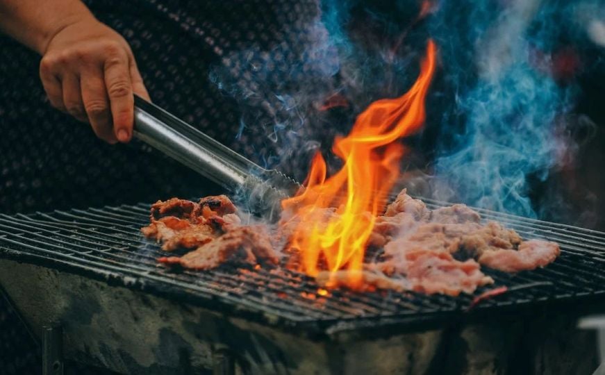 U susret prvomajskim praznicima: Otkrijte kako pripremiti savršeno meso za roštilj