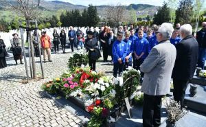 Obilježena godišnjica smrti Ivice Osima: Položeno cvijeće i odata počast Straussu s Grbavice