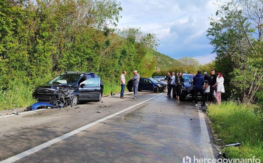 Saobraćajna nesreća kod Mostara: Sudjelovala četiri vozila, ima povrijeđenih