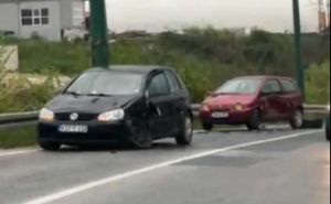 Još jedna nesreća na ulazu u Sarajevo: Sudar Golfa i Twinga