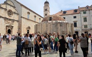 Posjetili smo Dubrovnik koji je već krcat turistima. Ovo su cijene na Stradunu