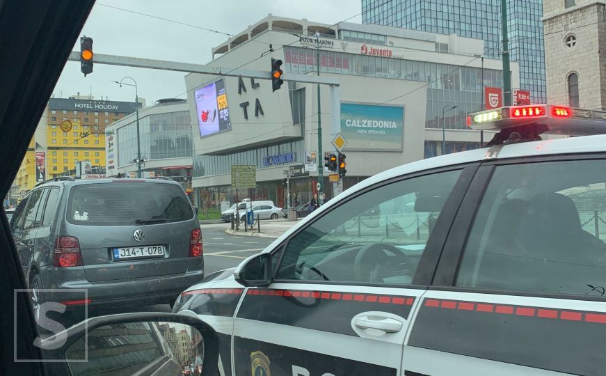 Udes u centru Sarajeva: Otežan saobraćaj, policija na terenu