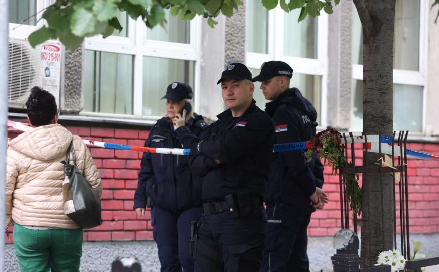 Panika u Obrenovcu: 'Nakon minute šutnje izvadio plastični pištolj i uperio ga u učenika'