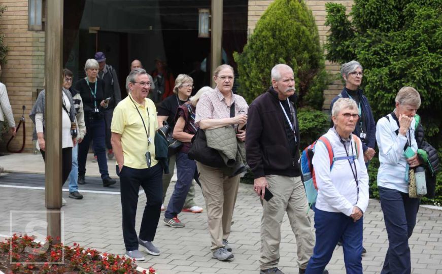Sjećanje na Josipa Broza Tita: Brojni građani iz zemalja bivše SFRJ posjetili Kuću cvijeća