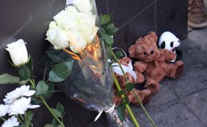 Svijeće, cvijeće i plišani medvjedići: Građani Banje Luke odali počast žrtvama masakra u Beogradu