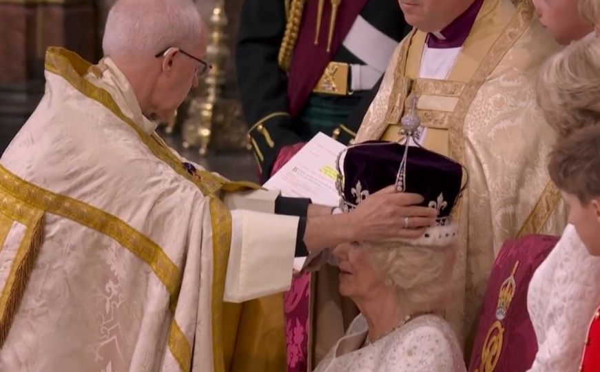 Okrunjena kraljica-supruga Camilla