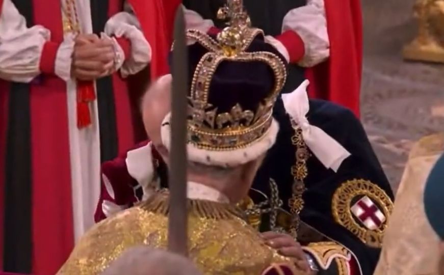 Pogledajte najemotivniji trenutak tokom krunisanja u Londonu: Potez princa Williama oduševio sve