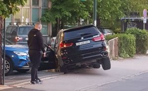 Nesreća u Sarajevu: BMW-om udario u stub