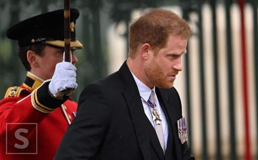 Kao da nije član porodice: Princ Harry odmah nakon krunidbe pobjegao iz Londona, a zna se i zašto