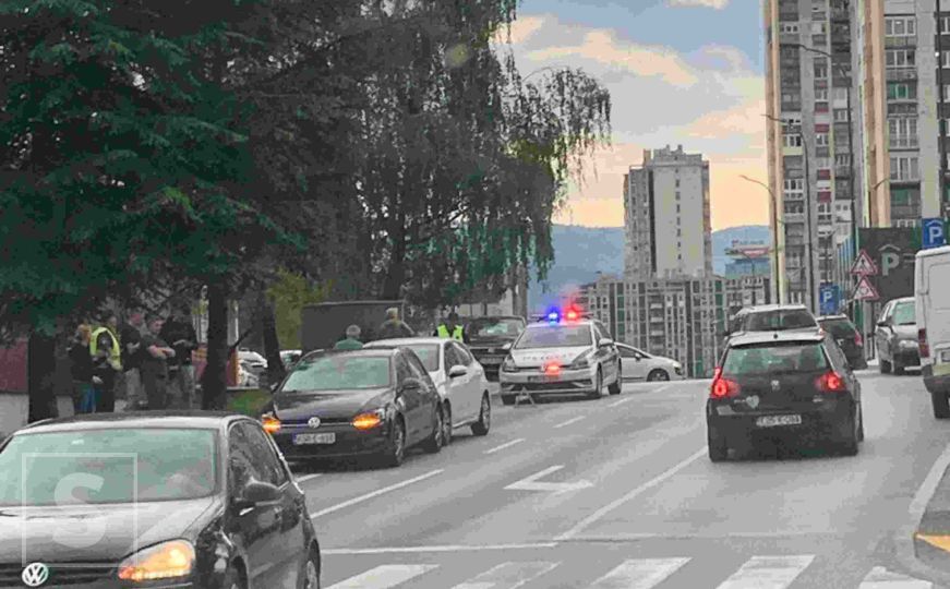 Novi udes u Sarajevu: Dva automobila sudarila se ispred hitne pomoći