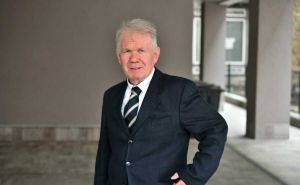 Asim Crnalić stigao u Općinu Stari Grad: 'Sad ćemo vidjeti da li sam Hadžibajrićev advokat'