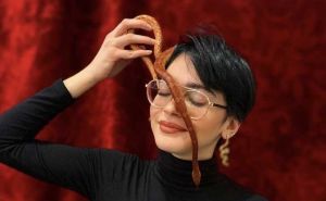 Emra Hamidović - Upoznajte mladu naučnicu iz Sarajeva, 'šaptačicu' otrovnim zmijama