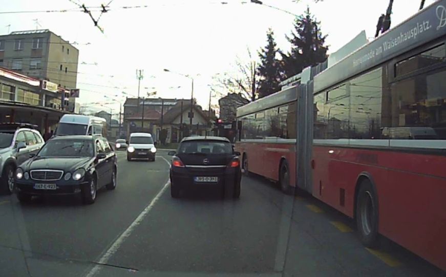 Šta se dogodilo u sarajevskoj ulici Safeta Hadžića: Muškarac mislio da je upucan, ali...