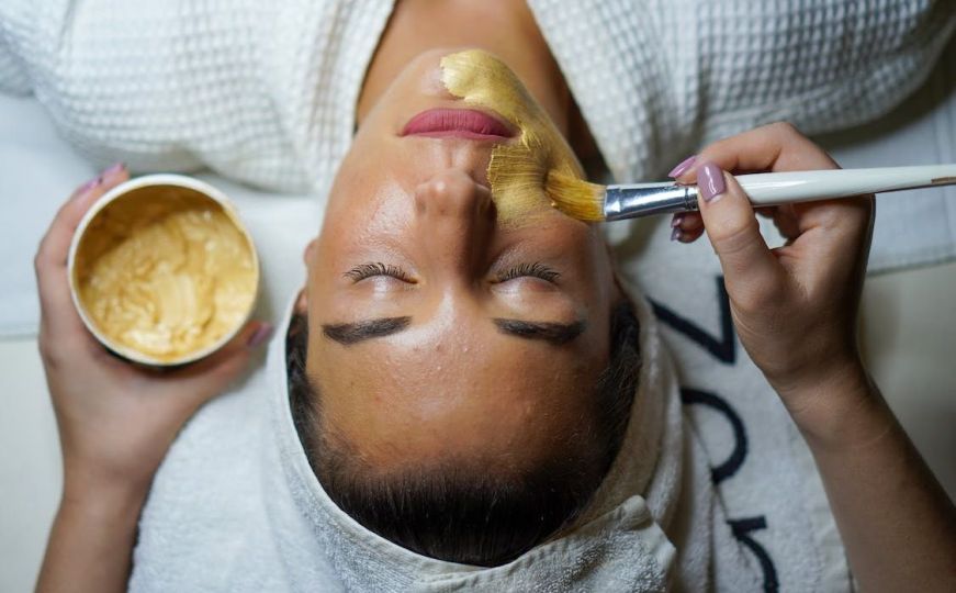 Prirodno sredstvo za čišćenje lica: Ublažava bore i vlaži kožu, pomlađuje vas preko noći