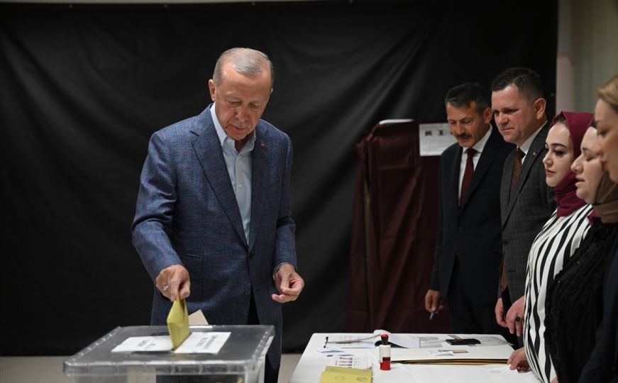 Erdogan glasao u Istanbulu: 'Pokažimo snagu turske demokratije'