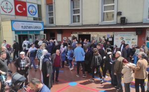 Izbori u Turskoj: Građani i dalje pristižu na biračka mjesta u Istanbulu