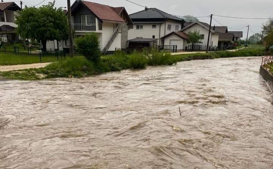 Poplave i na području Sanskog Mosta - izlila se Bliha: Pogledajte snimke iz Krajine