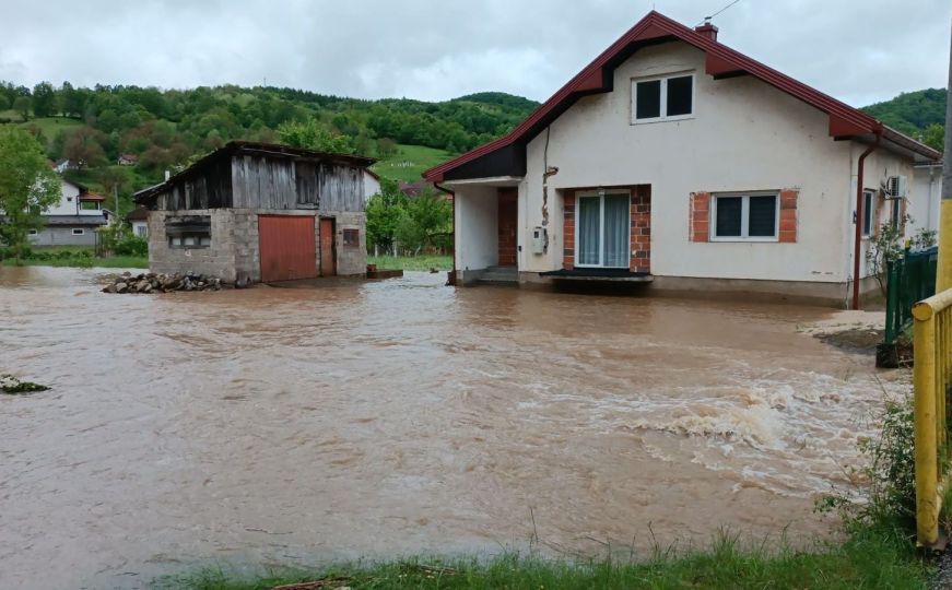 Sanski Most i Bosanski Novi: Poplavljene kuće i ulice, građani bez pitke vode...
