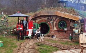 Sestre iz Kreševa napravile naselje Hobbiton, kućice iz trilogije filma o Gospodaru prstenova