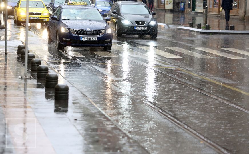 Vozači, oprez: Zbog kiše obustavljen saobraćaj na brojnim putevima u Bosni i Hercegovini