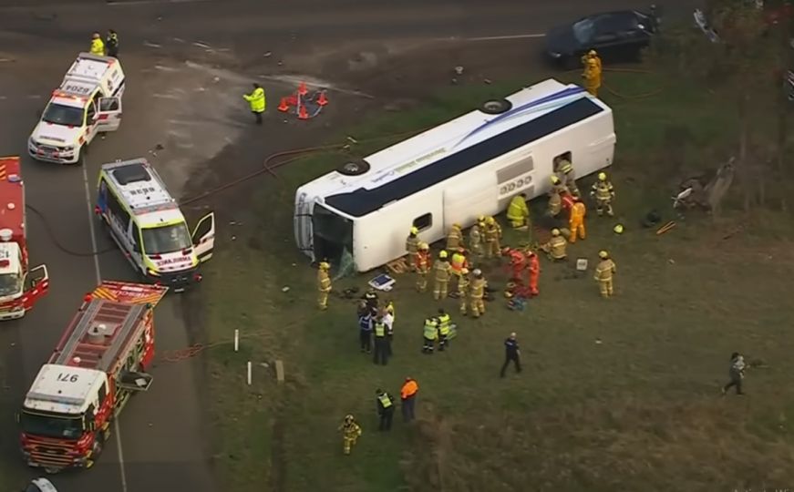 Sudar školskog autobusa i kamiona u Australiji: Šestero djece teško povrijeđeno