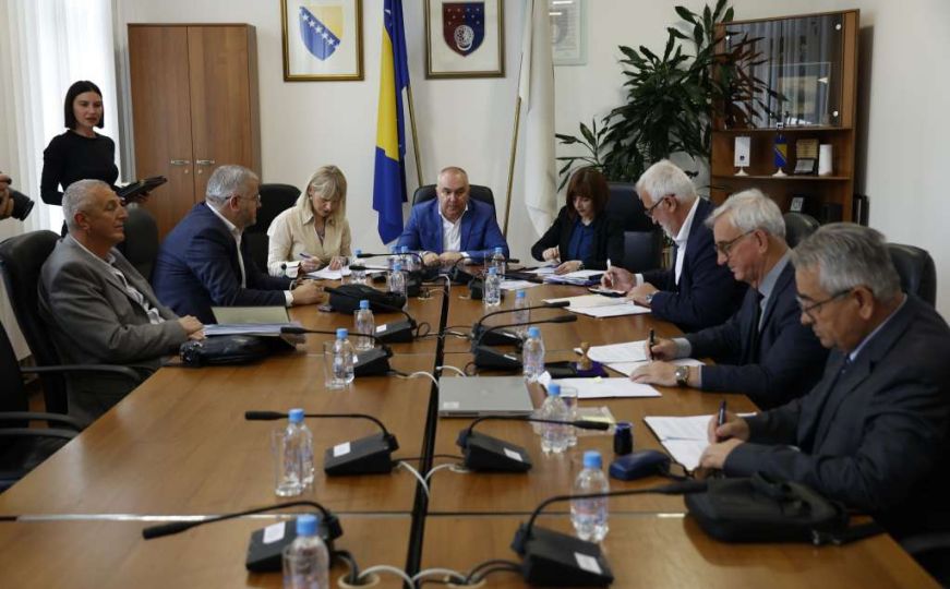 Almir Bečarević i načelnici općina potpisali sporazume vrijedne 8,1 milion KM