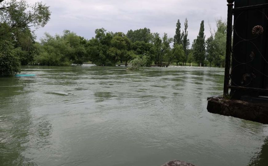 Poplave i na jugu Bosne i Hercegovine: Rijeka Buna se izlila na cestu