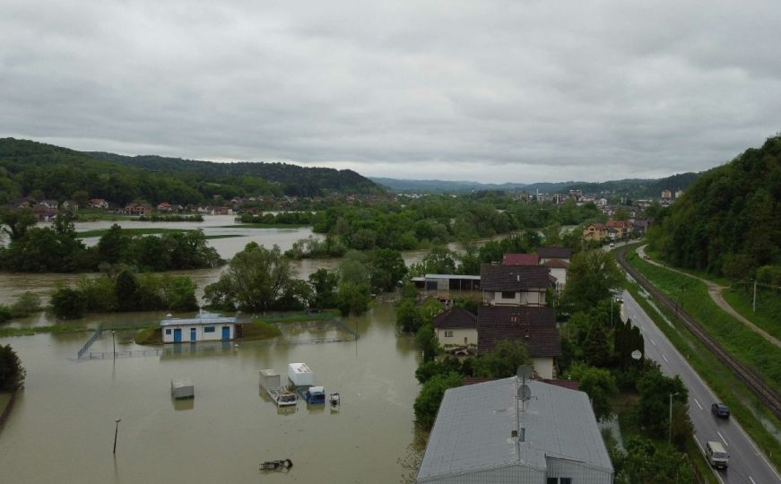Alarmantno stanje u Bosanskom Novom: Kiša ponovo pada, situacija gora nego 2014. godine