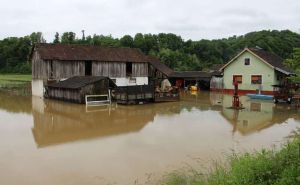 Poplavljena sela Ševarlije i Johova: Sve je uništeno, mještani očajni ulaze u noć