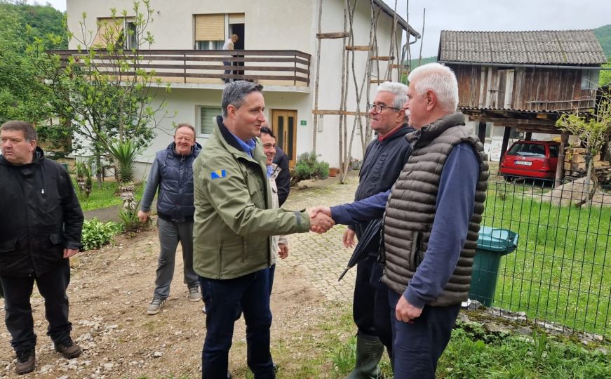 Bećirović posjetio Kulen Vakuf: Ponudio konkretnu pomoć stanovništvu poplavljenih područja