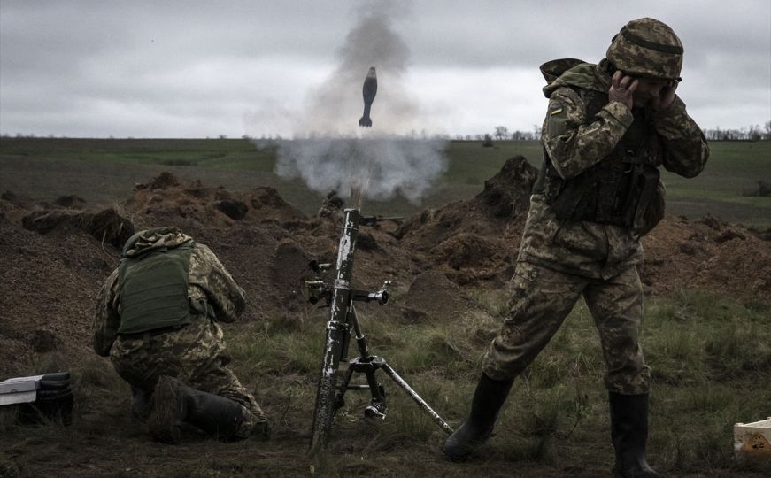 Upozorenja na zračne napade širom Ukrajine, Rusija pojačava ofanzivu na frontu